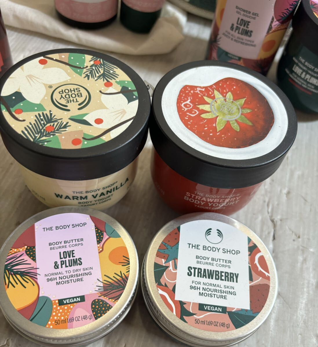 ★ 格安スタート！送料込み！THE BODY SHOP ボディバターなどまとめて ストロベリー LOVE &PLUMS VITAMIN E シャンプー おそらく未使用 ☆の画像3