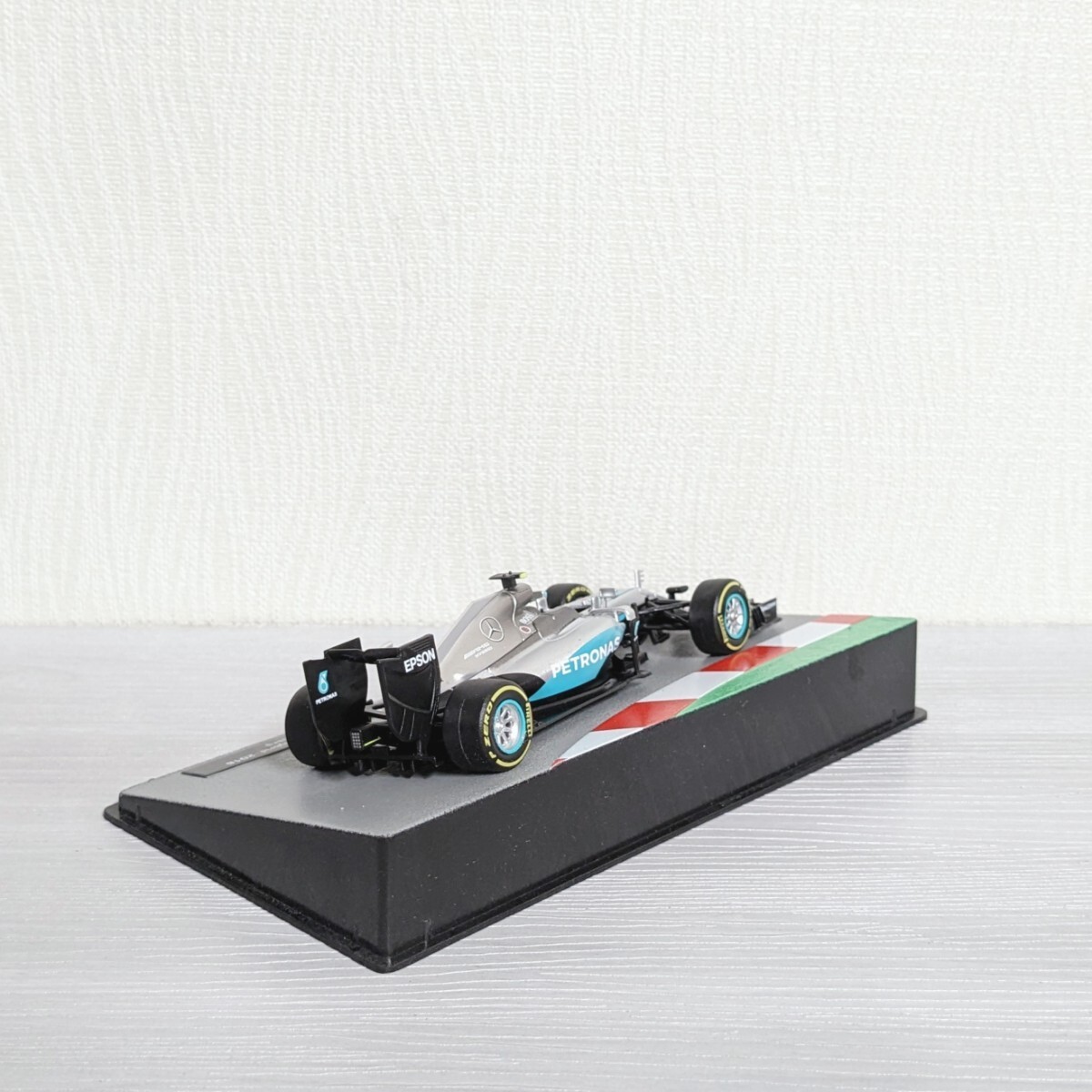 1/43 F1 メルセデス W07 ハイブリッド 2016. #6 ニコ・ロズベルグ Mercedes W07 Hybrid デアゴスティーニ ダイキャスト ミニカー_画像4