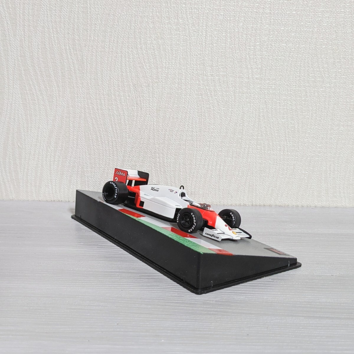 1/43 F1 マクラーレン MP 4/2B 1985 #2 アラン・プロスト McLaren MP 4/2B デアゴスティーニ ダイキャスト ミニカーの画像6