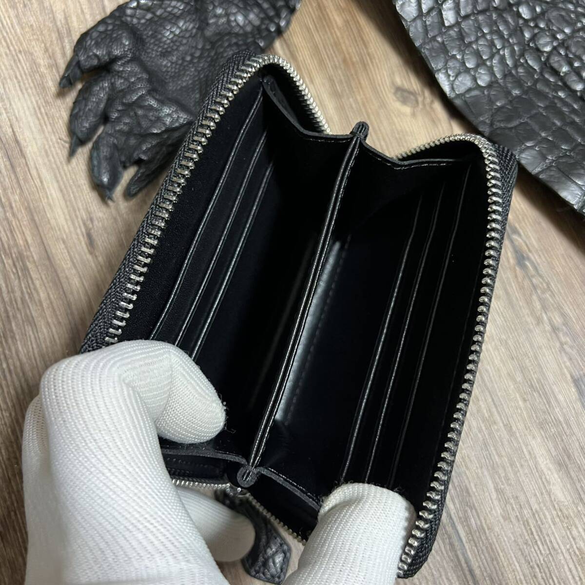 [ the truth thing photographing ] black black crocodile men's round fastener wani. original leather hand dyeing handmade long wallet .. compact Mini purse 