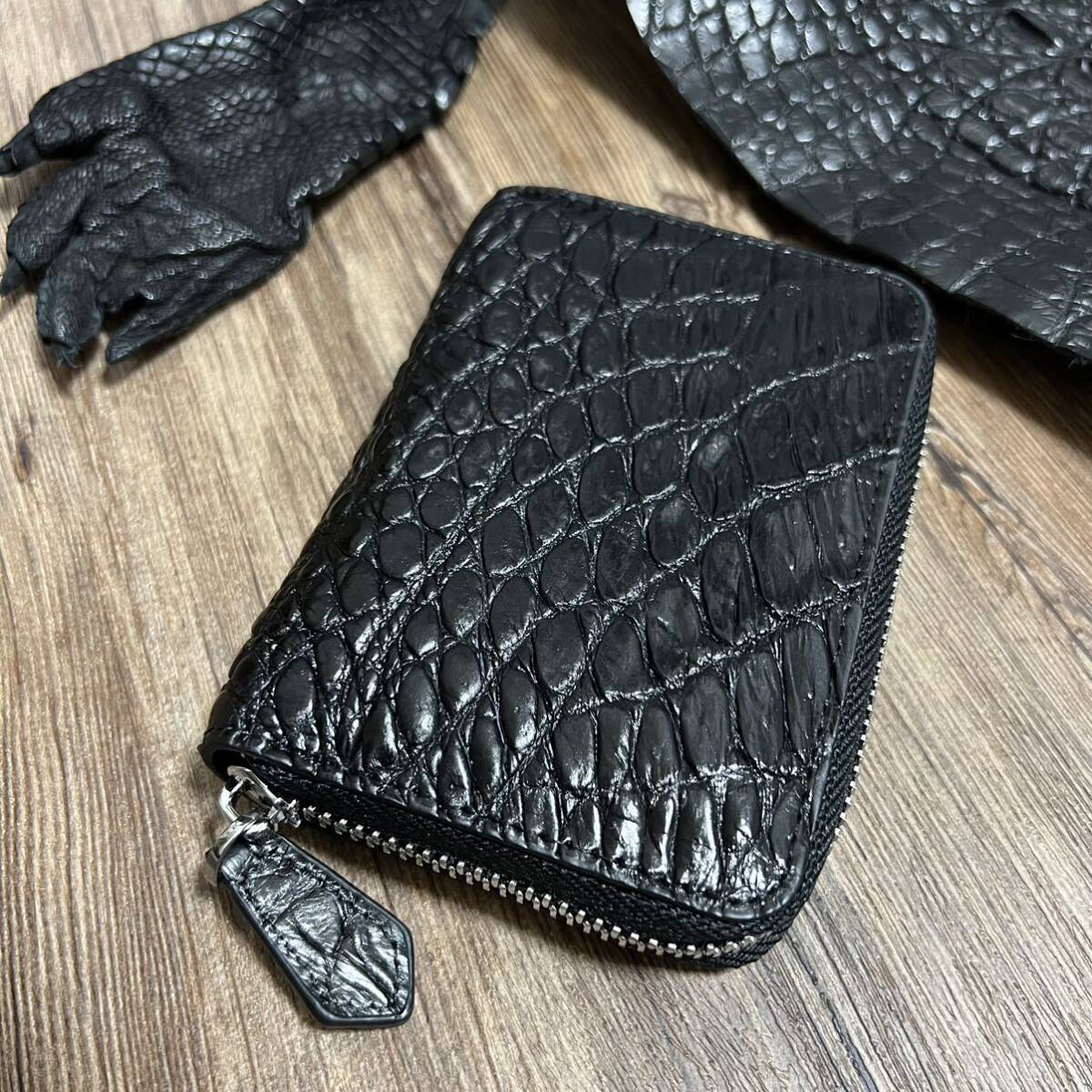 [ the truth thing photographing ] black black crocodile men's round fastener wani. original leather hand dyeing handmade long wallet .. compact Mini purse 