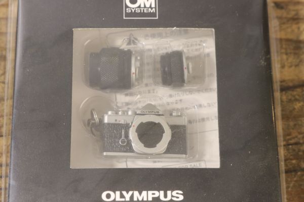未使用 OLYMPUS オリンパス OM-1 カメラ ミニチュア ストラップ 2点 ブラック シルバーの画像3
