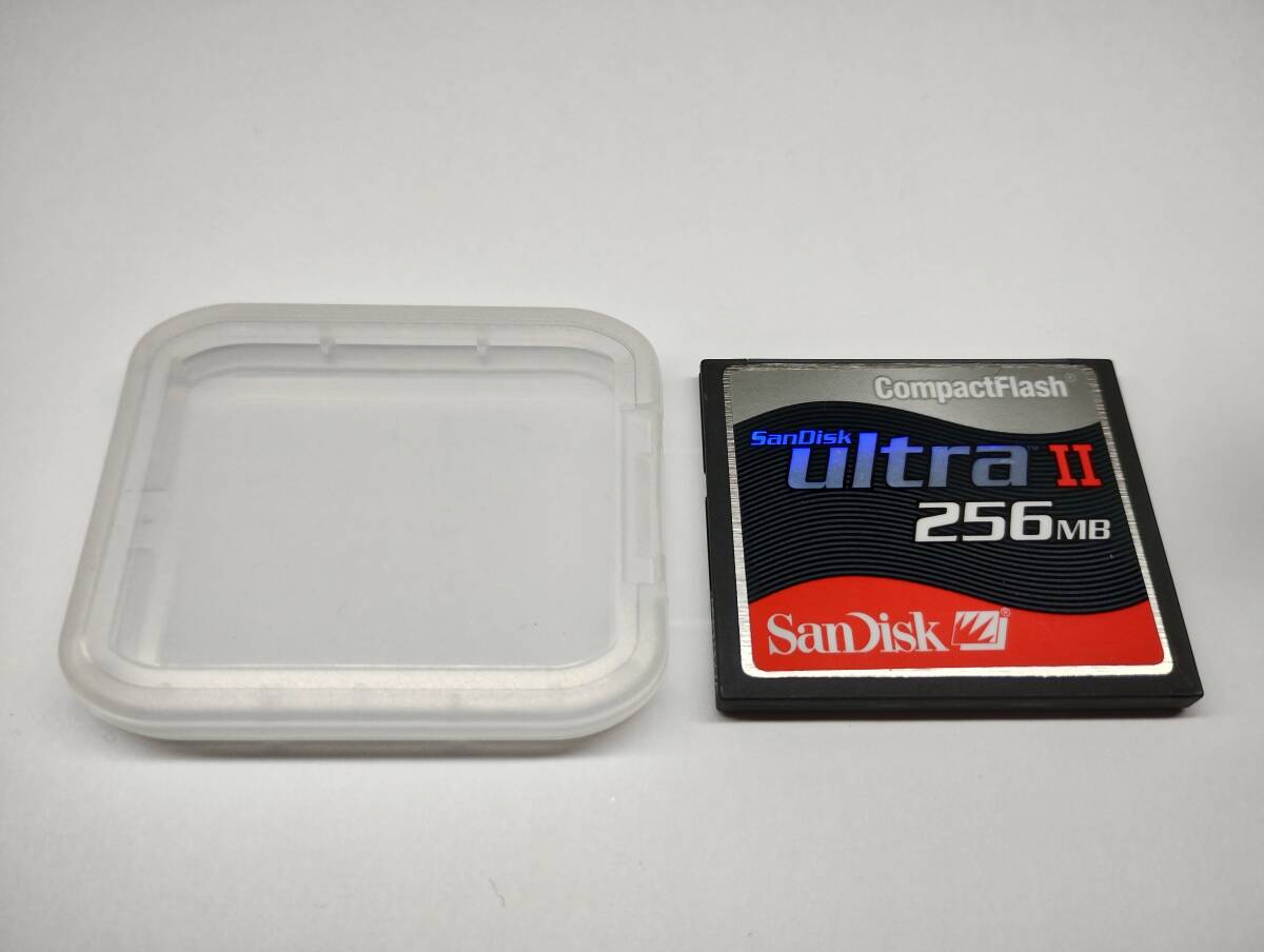 ケース付き　256MB　メガバイト　SanDisk ULTRAⅡ　CFカード　フォーマット済み　メモリーカード　コンパクトフラッシュカード_画像1