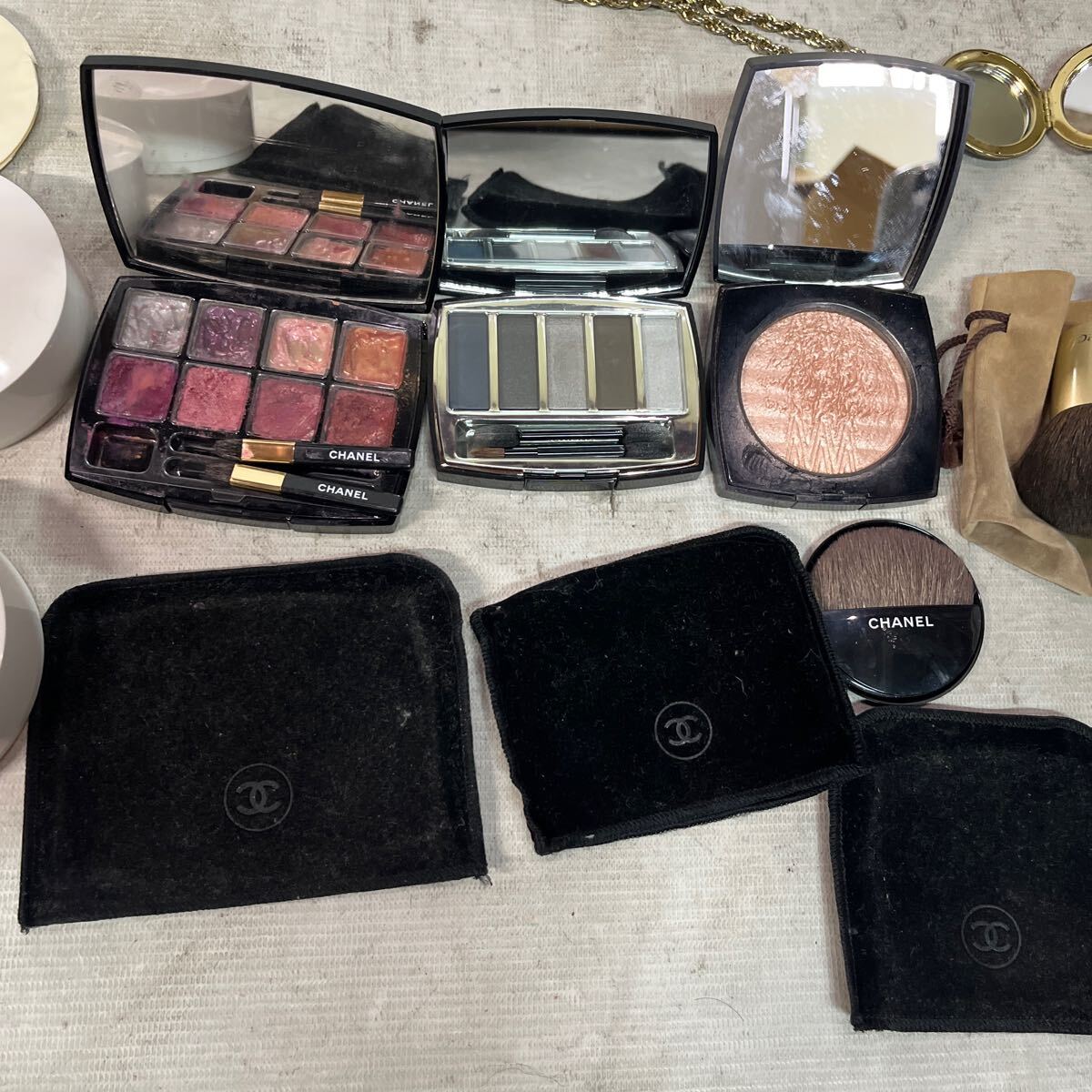 【ジャンク品】CHANEL アイシャドウ 、リップ、パウダー中古品。イヴ・サンローラン、ソープ2個、未使用。ハケ。その他。の画像7