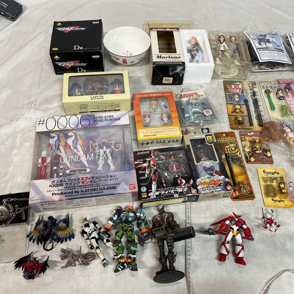 【ジャンク品】フィギュア など、まとめ売り。ガンダム。仮面ライダー電王、龍騎。天空の城ラピュタ。ストラップ。マクロス女娘丼。その他_画像10