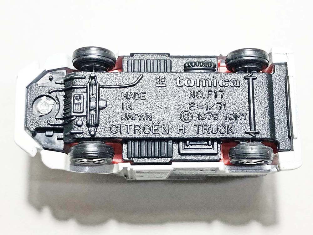 トミカ　(630)　日本製　Ｆ-17　シトロエンＨトラック_⑤他の車輛ですが裏面の彫刻です