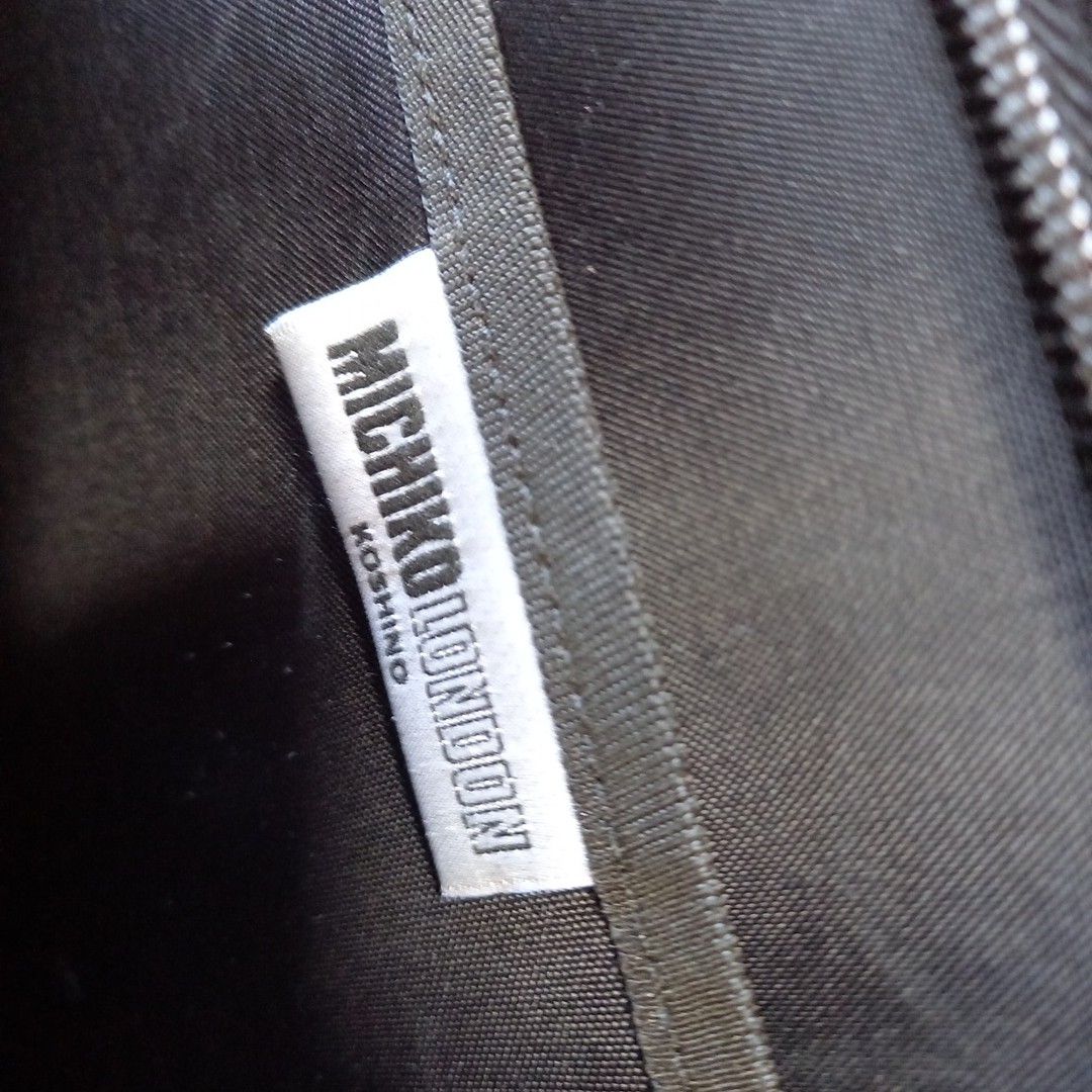 ミチコロンドンコシノ　ブリーフケース　ビジネスバッグ　鞄　黒　自立
