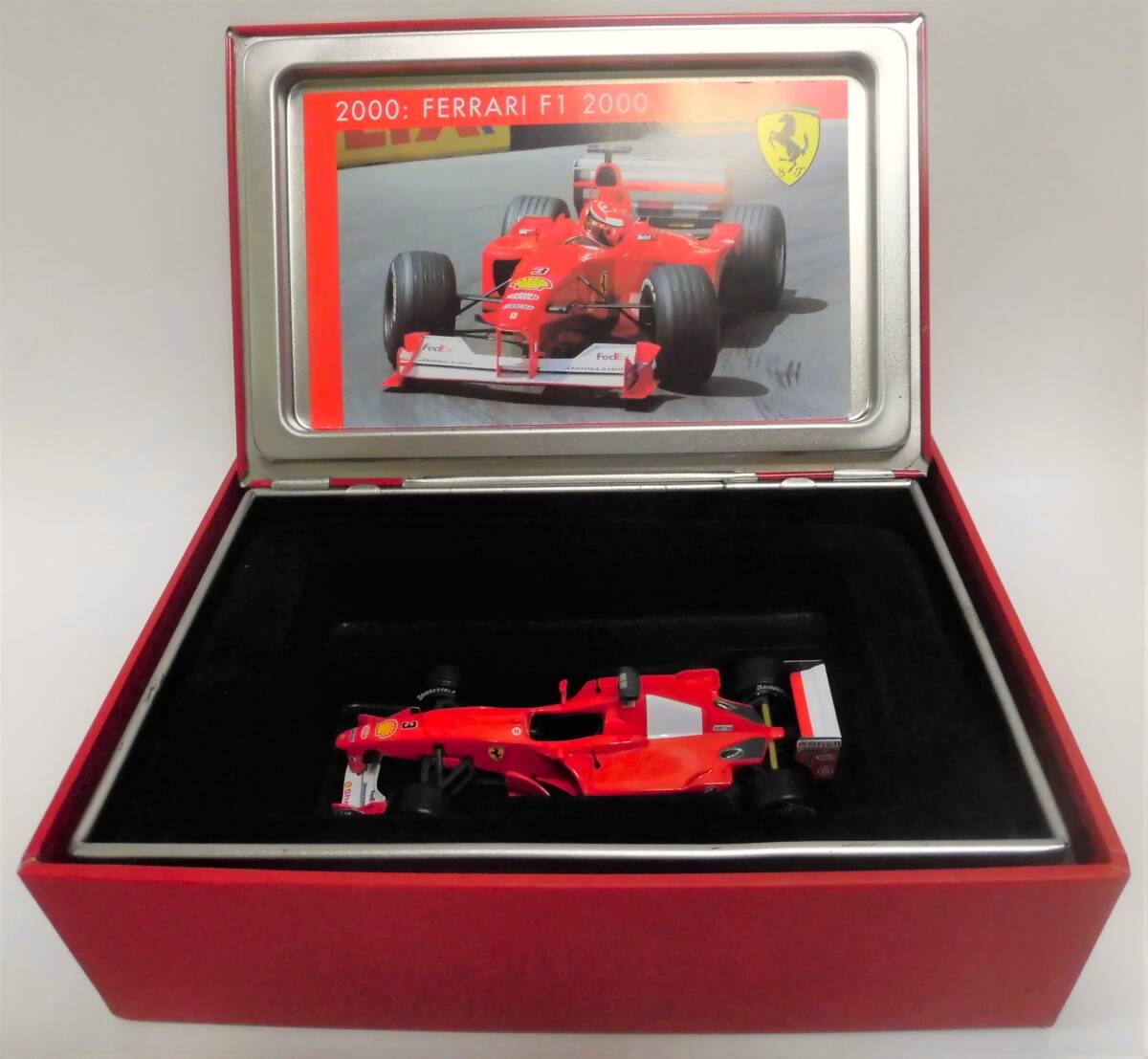 1/43 フェラーリ F1-2000 #3 ミハエル シューマッハ 2000 US GP 優勝車 ラ ストーリア 立体エンブレム 箱 ブック型 ケース 絶版品 送料込_画像2