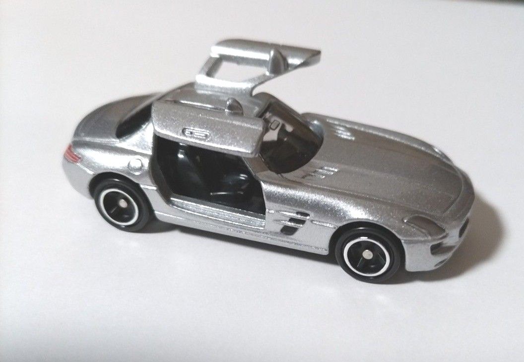 トミカ 　メルセデスベンツ SLS AMG