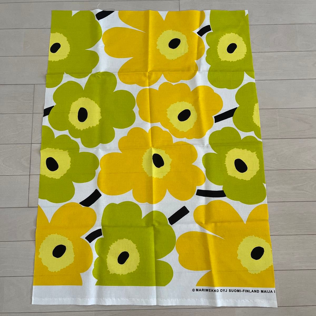 marimekko マリメッコ 70㌢ 50㌢ 大きい花柄 ハギレ　生地　黄色　緑　かわいい　ウニッコ　コットン　綿