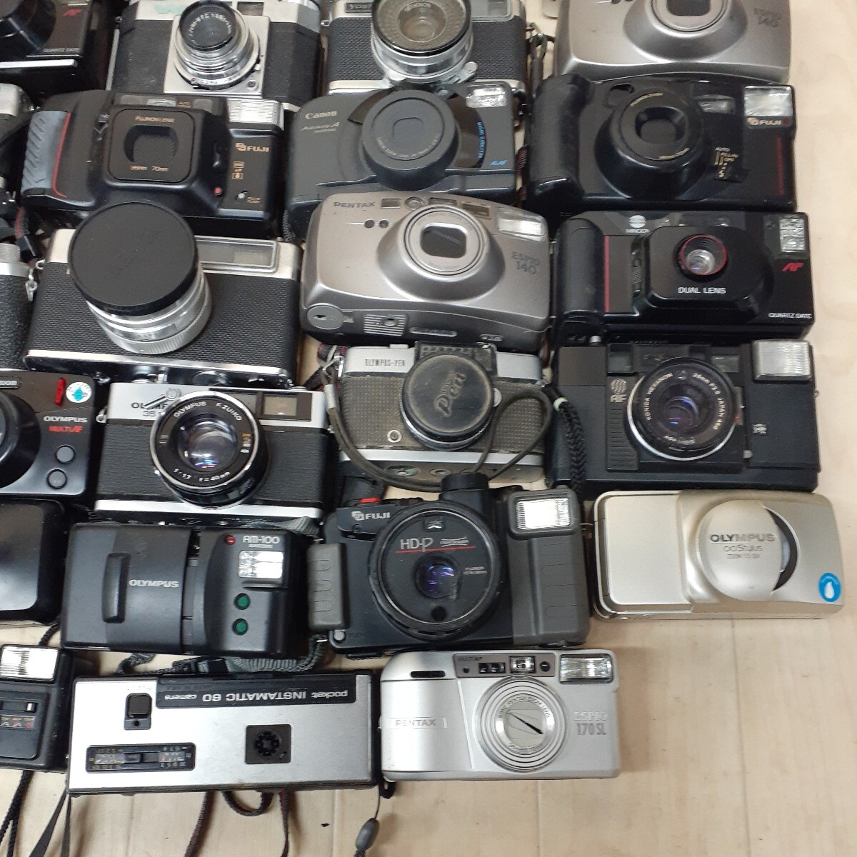ジャンク扱い!! 通電OK!! Konica コニカ フィルムカメラ ジャンク扱い!! 通電OK!! Konica コニカ フィルムカメラ