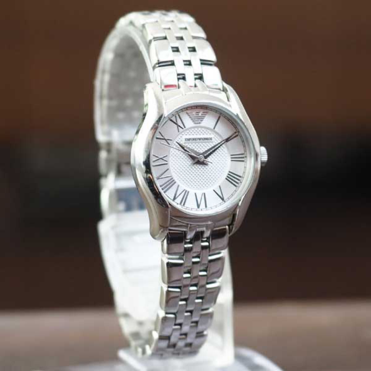 【美品】アルマーニ レディース 腕時計 シルバー クォーツ アナログ 銀色 ブランド時計