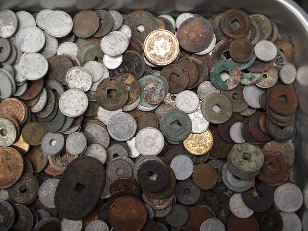 日本の硬貨　穴銭　寛永通宝　渡来銭　天保通宝いろいろおまとめ約3.7㎏　大量_右上部分の拡大です。