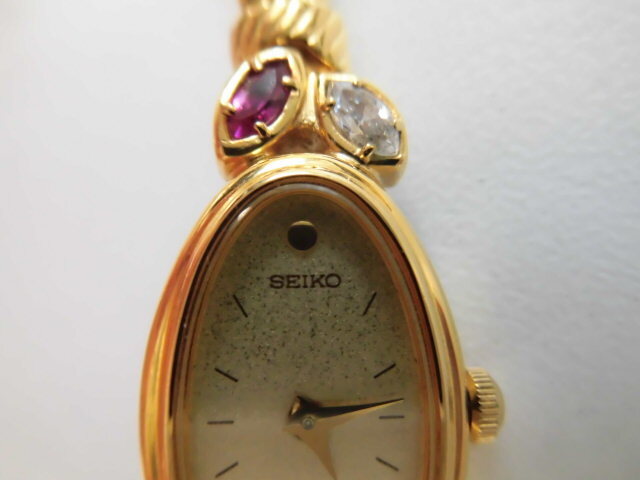 SEIKO 1E20-5760 QZ オーバル ゴールドカラー ゴールド文字盤 セイコー レディース クォーツ ブレスレットウォッチ 腕時計 カラーストーン_画像6