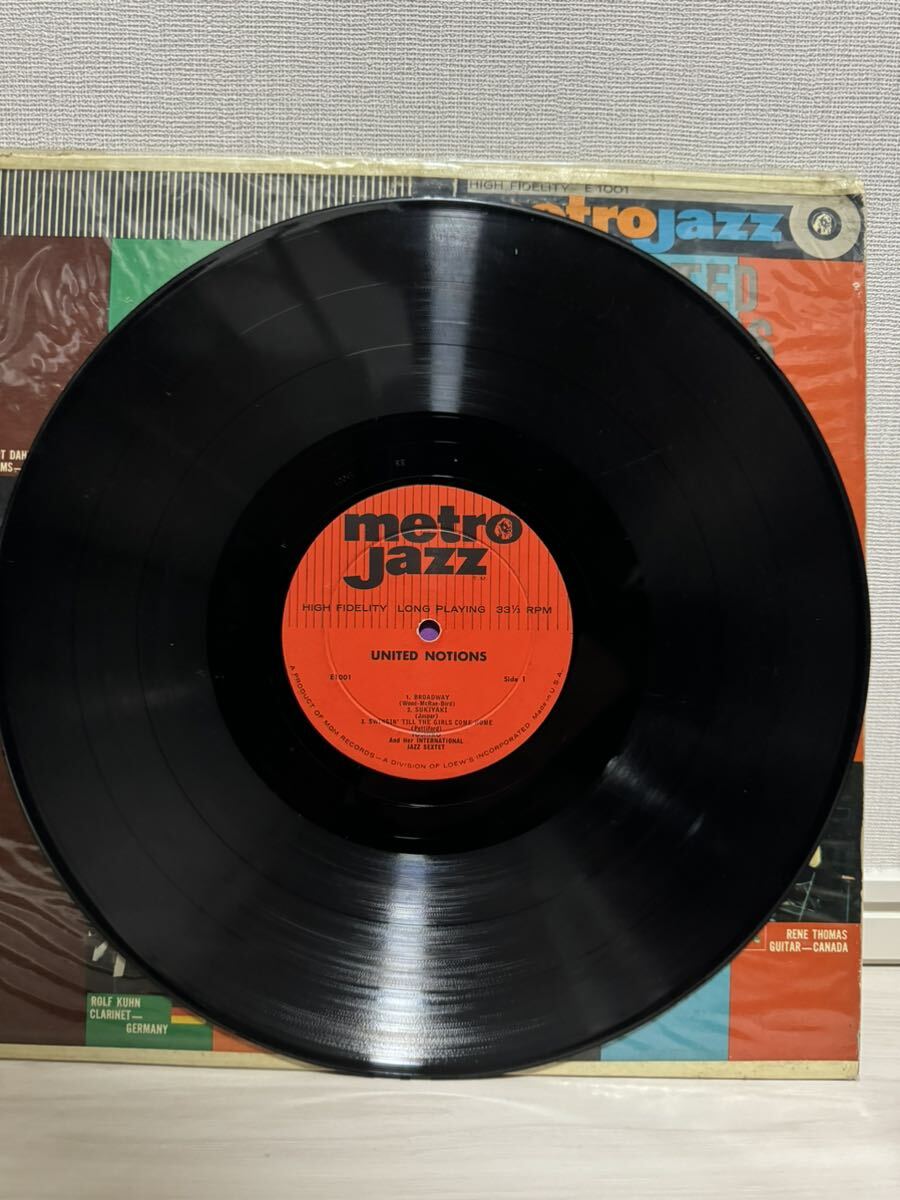 LP レコード 『metro jazz』United Notions with Toshiko and her International Jazz Sextetの画像3