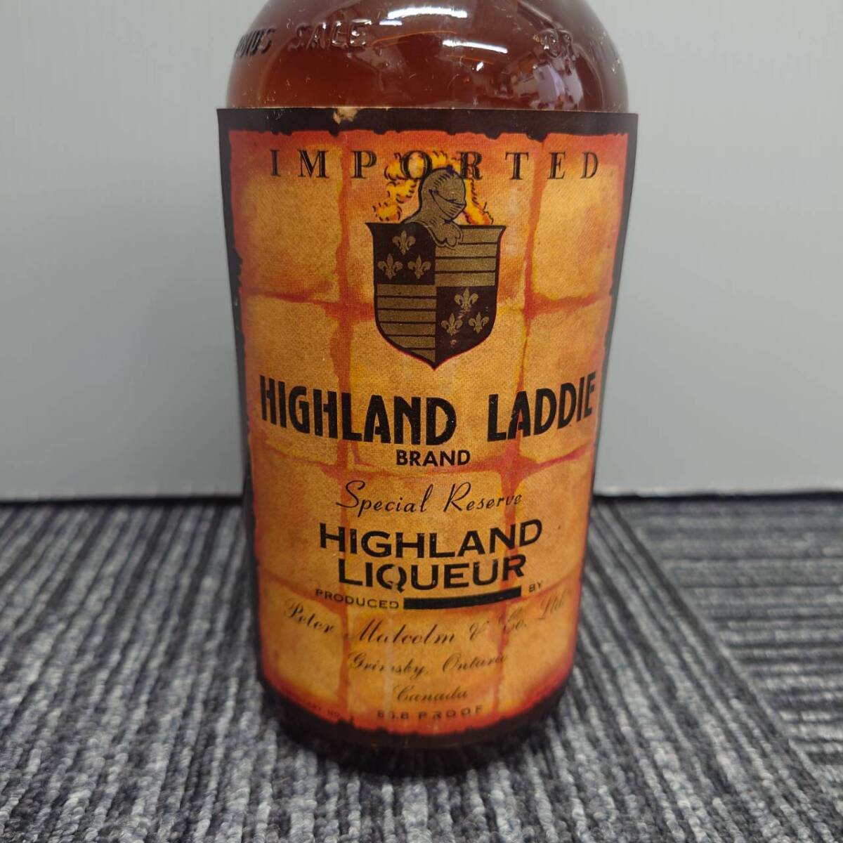 1 jpy ~ not yet . plug old sake HIGLAND LADDIE BRAND HIGHLAND LIQUEUR 4/5QUART 86.8PROOF 43.3% Scotch whisky Vintage 1940S 1950S