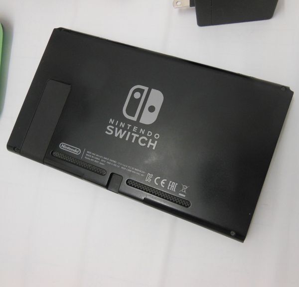 Nintendo Switch本体とコントローラーと電源アダプタ 任天堂スイッチお安くどうぞの画像3