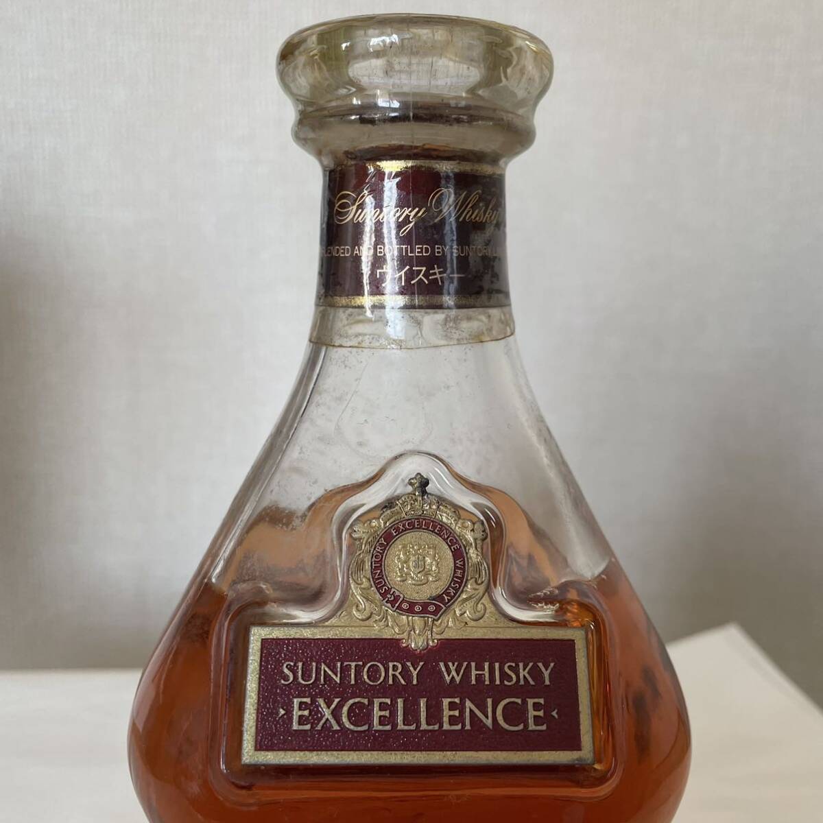 1円〜【フィルム内汚れ】●未開栓 SUNTORY EXCELLENCE サントリー エクセレンス 赤エンブレム 760ml 43% 箱 液面低下小の画像3