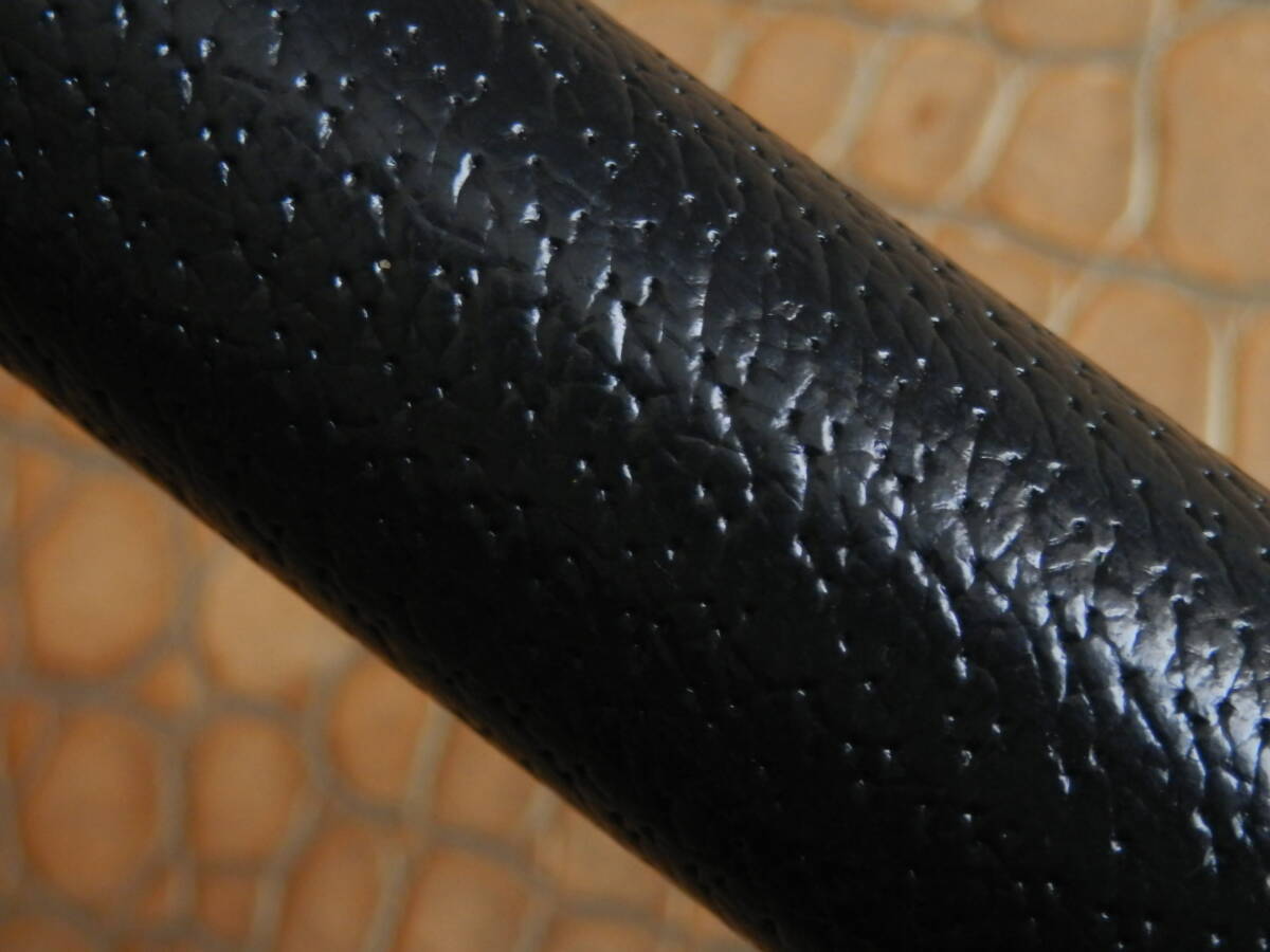 【上質レザー】 イタリア製 牛革 豚革の型押し ブラック ビリヤード 本革 レザー グリップ_画像2
