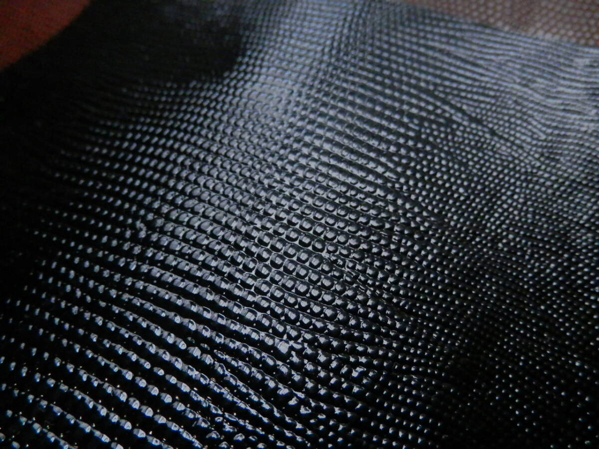 山羊・ゴート革 エナメル加工 リザード型押し 縦模様 ブラック ビリヤード 本革 レザー グリップ の画像2