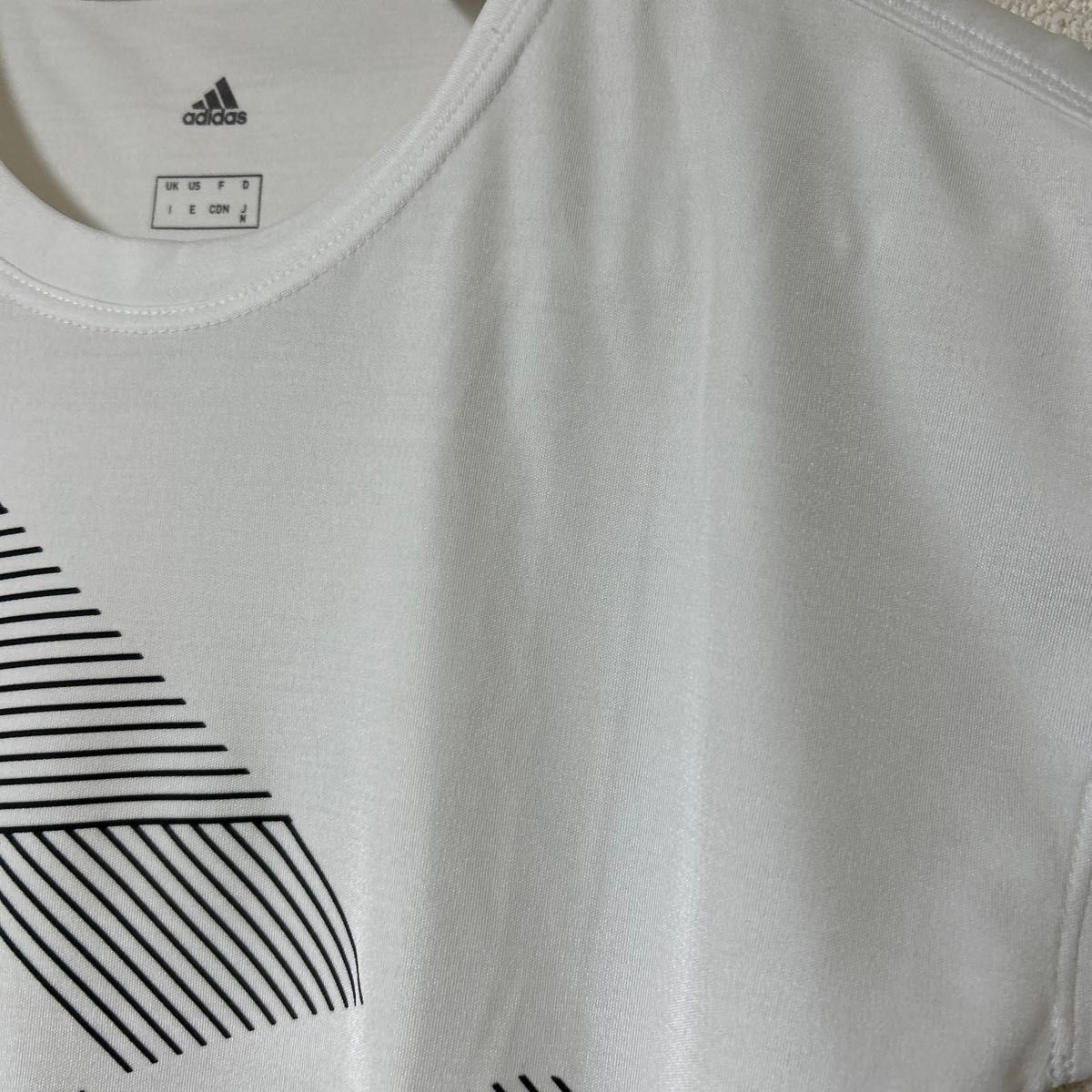 白色 adidas アディダス速乾性のシャツ 半袖Tシャツ