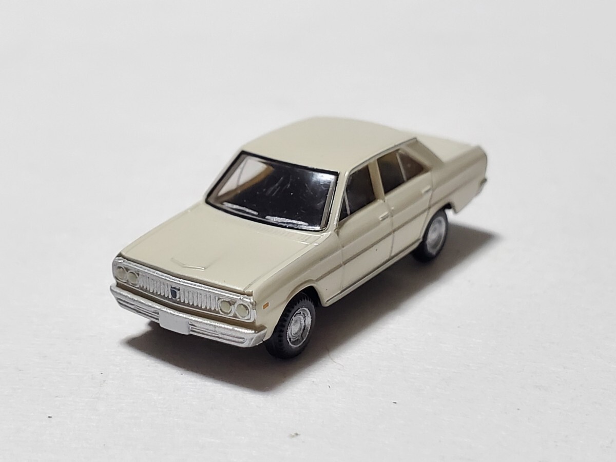 セドリック ホワイト 130系 日産 NISSAN CEDRIC 白 カーコレ 149 カーコレクション 第10弾 新旧 高級 セダン 編 トミーテック TOMYTEC_画像1