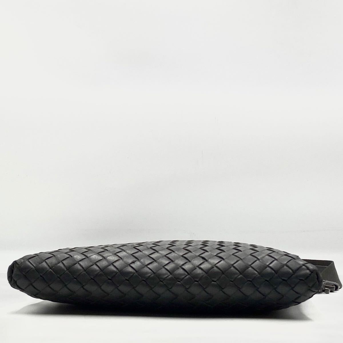 1円【極美品】BOTTEGA VENETA ボッテガヴェネタ イントレチャート メンズ ショルダーバッグ サコッシュ ポシェット 斜め掛け レザー グレーの画像5