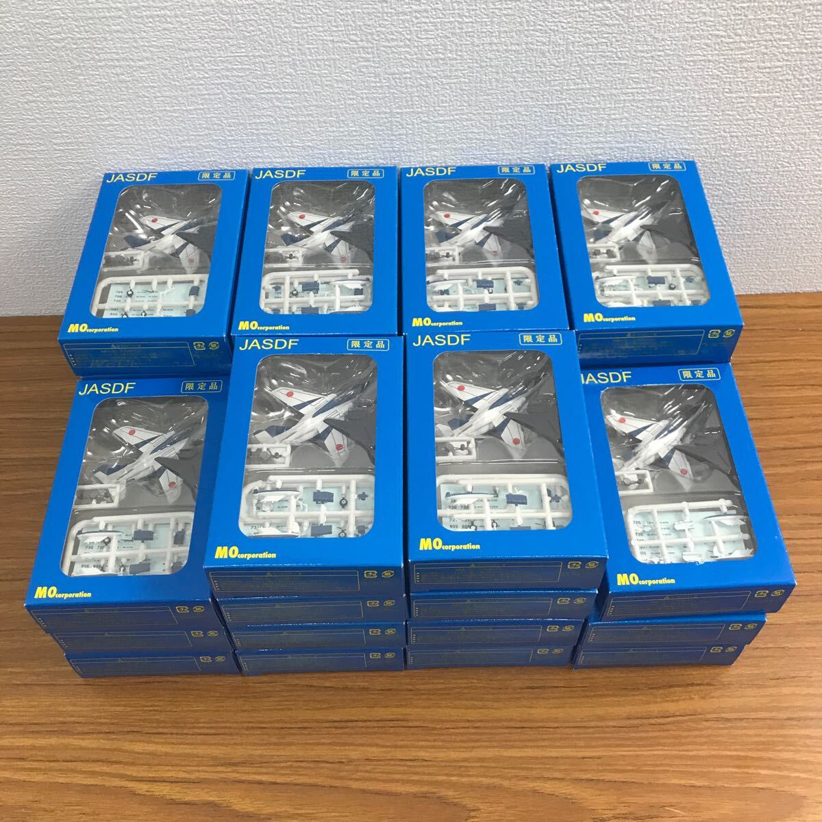 〈DK181〉1円〜　F-toys エフドイズ あの日のブルーインパルス 食玩 30箱_画像1