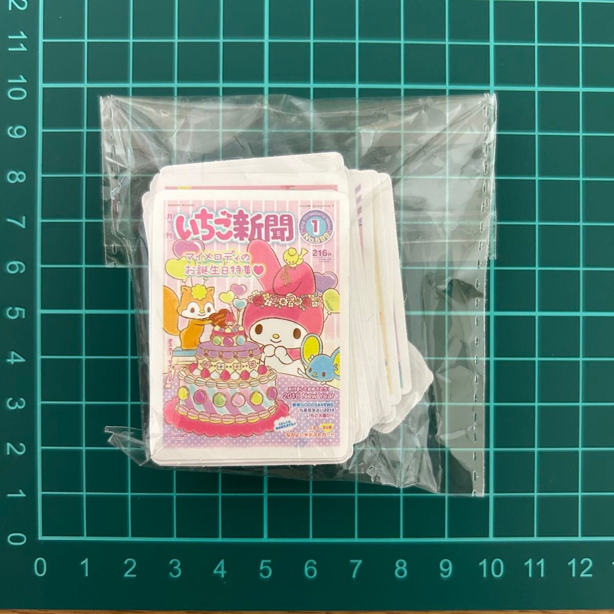 Sanrio Kittyちゃん、Mymelodyちゃん他複数のSanrioキャラクターが入った新品　未開封フレークシール65枚