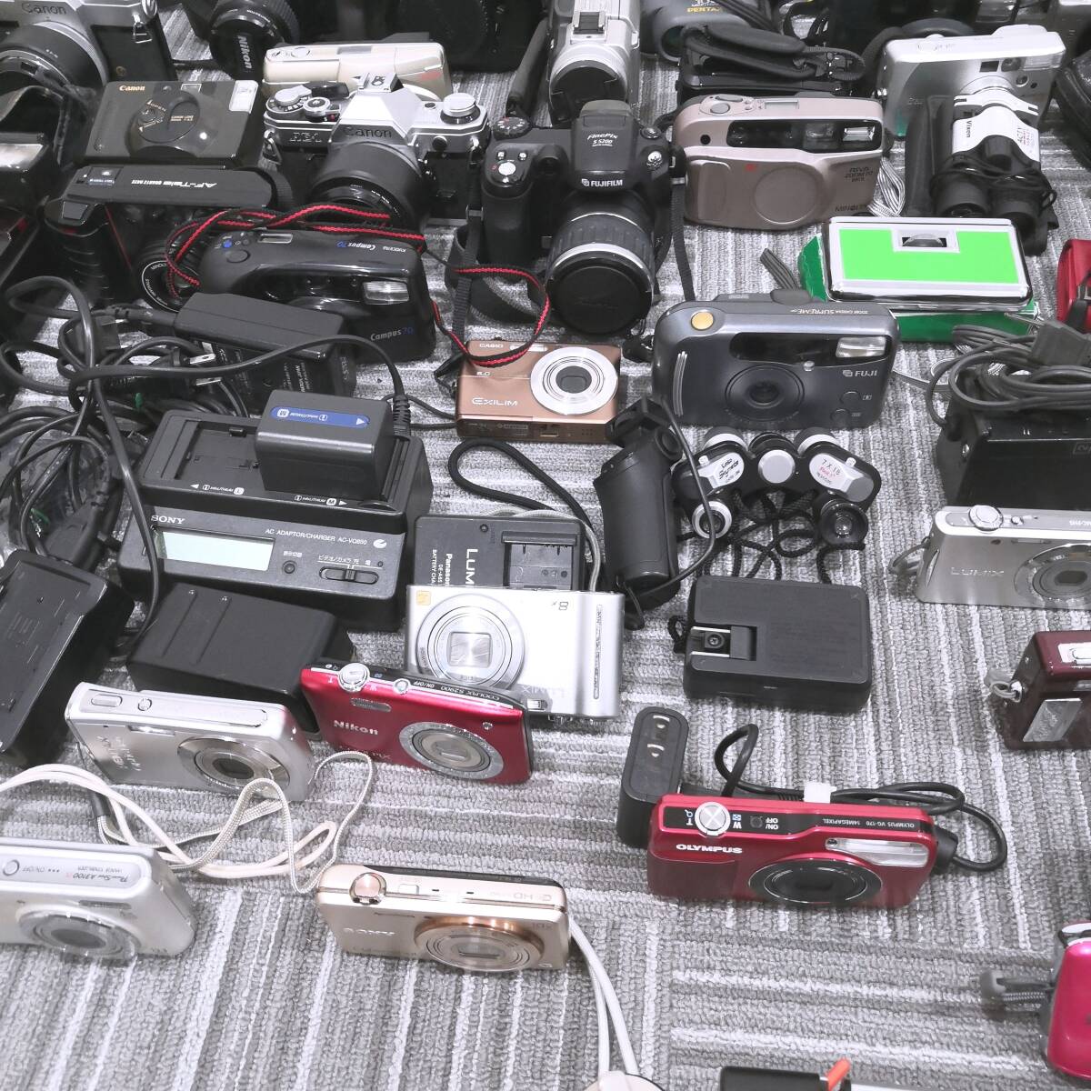 【カメラまとめ】1円スタート！ 大量 カメラ まとめ 一眼レフ コンパクトカメラ デジカメ フィルムカメラ Nikon Canon Minolta レンズ 小物の画像8