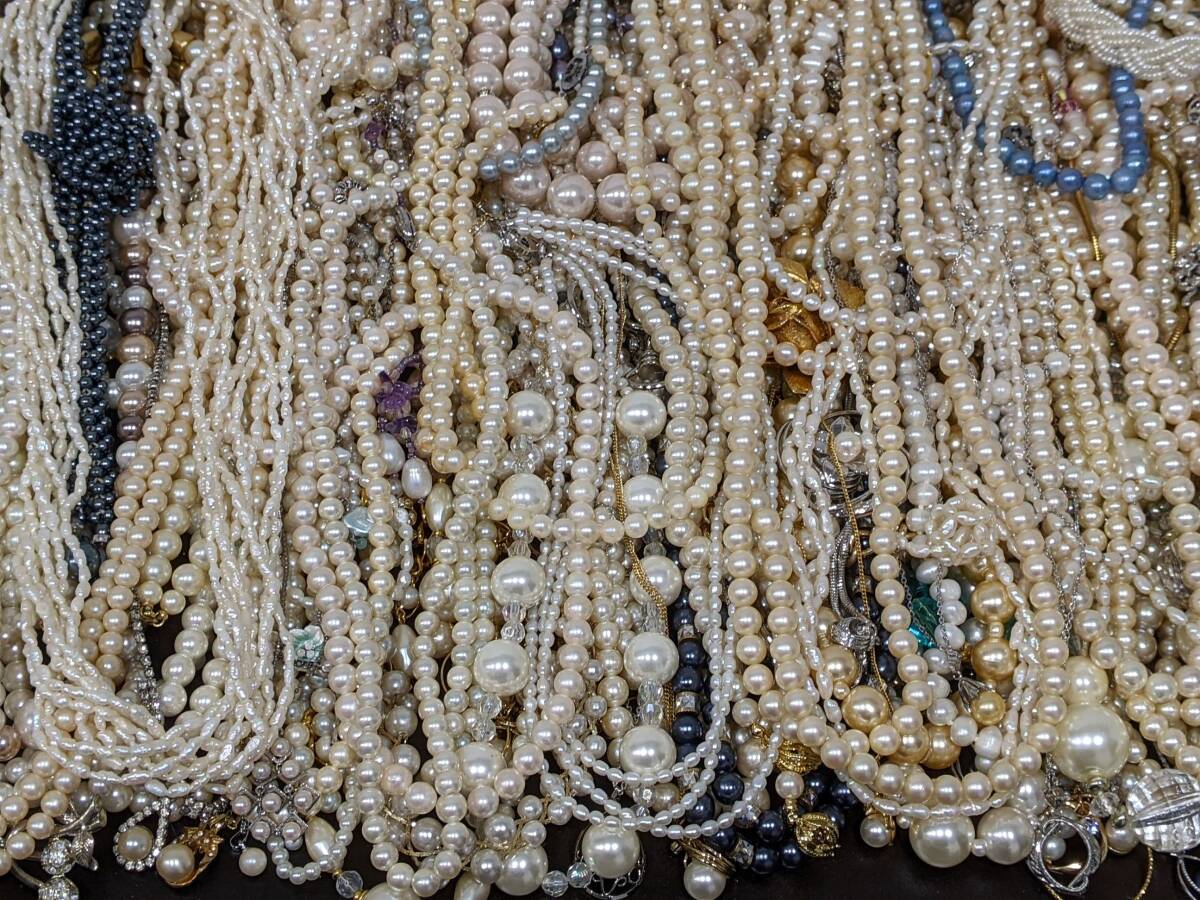 【1円～】大量 パールアクセサリーまとめ 計約15kg ネックレス ブローチ ブレスレット ピアス イヤリング 真珠 フェイクパールの画像8