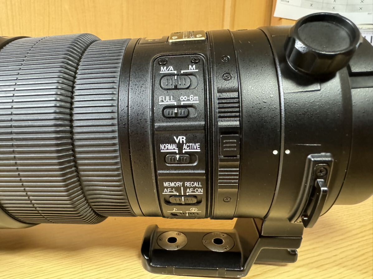 Nikon ニコン AF-S NIKKOR 300mm 1 2 8G ED VR カメラのレンズと Nikon ニコン AF-S NIKKOR 300mm 1 2 8G ED VR カメラのレンズと