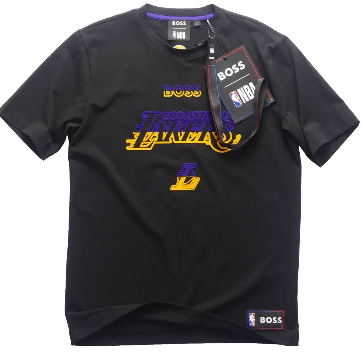 通年物20,600円新品HUGO BOSSボス★ネックストラップ付属NBA公式ロスアンゼルス・レイカーズ黒Tシャツ【欧米S＝日本M】の画像2