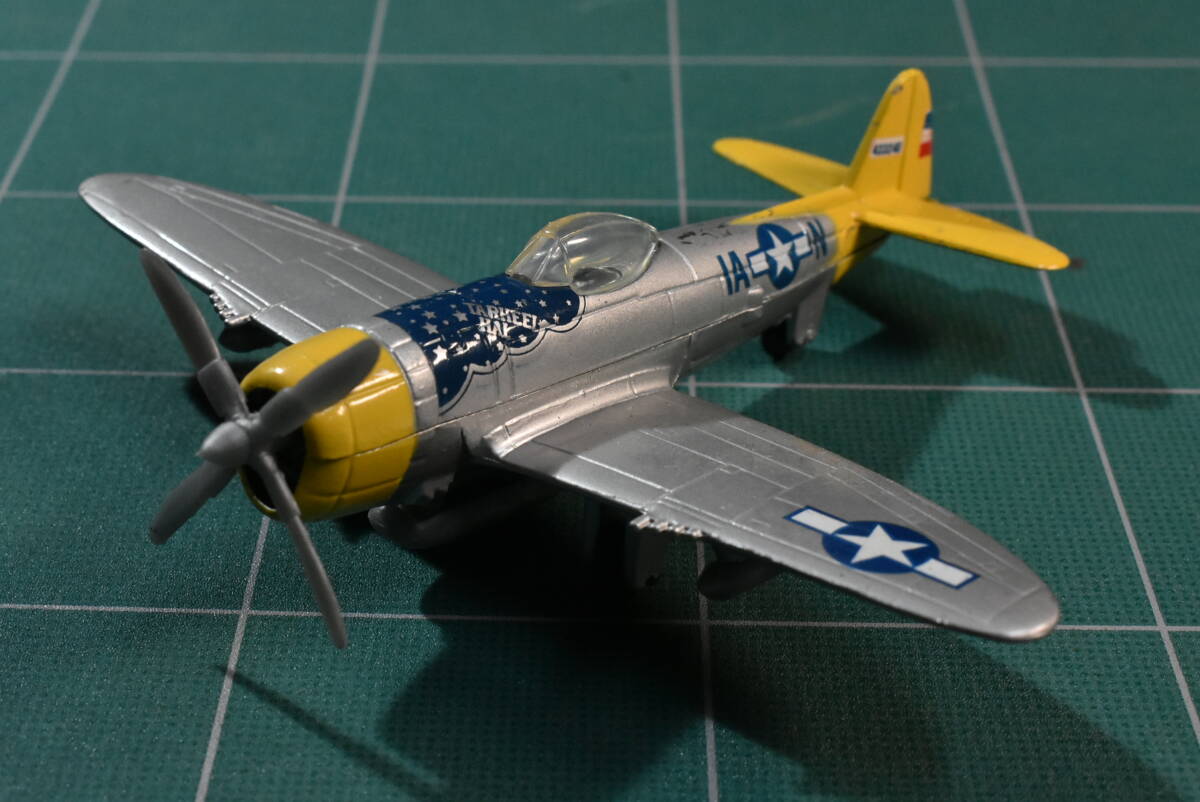 Qm662 Air Museum Legends of Flight War II Aircraft 1/100 P-47 Thunderbolt サンダーボルト ダイカスト 戦闘機 ミニカー 60サイズ_画像1