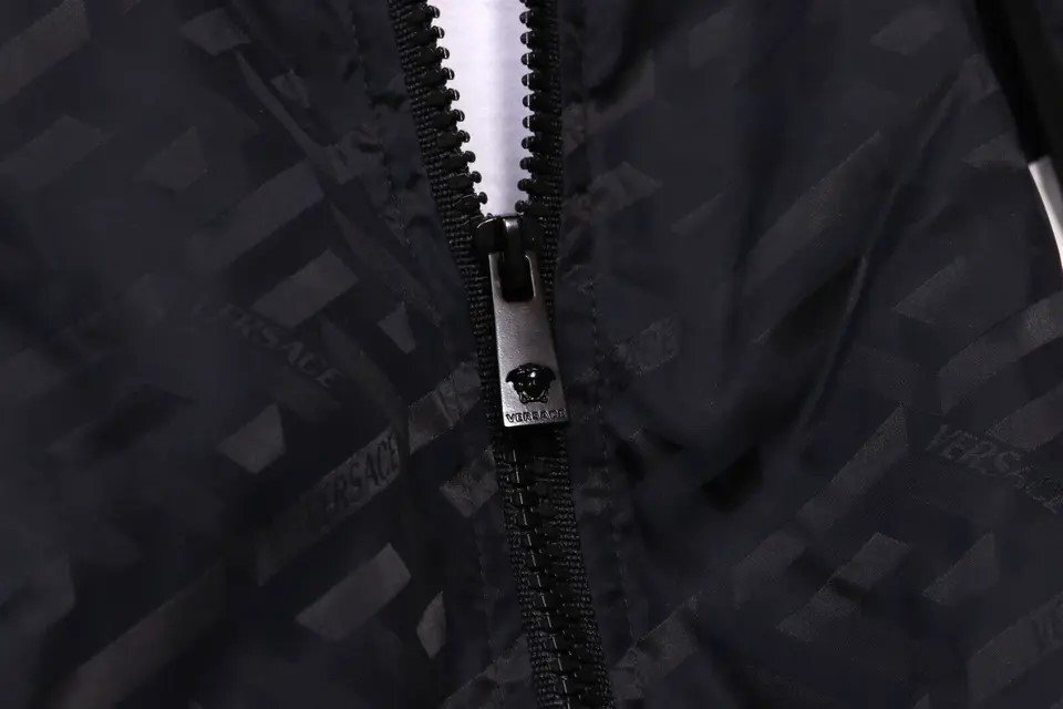 ヴェルサーチ グレカロゴ ナイロン トラックジャケット ブラック サイズ50 VERSACE Versace Giubbino Con Logo NYLON JACKET 新品_画像10