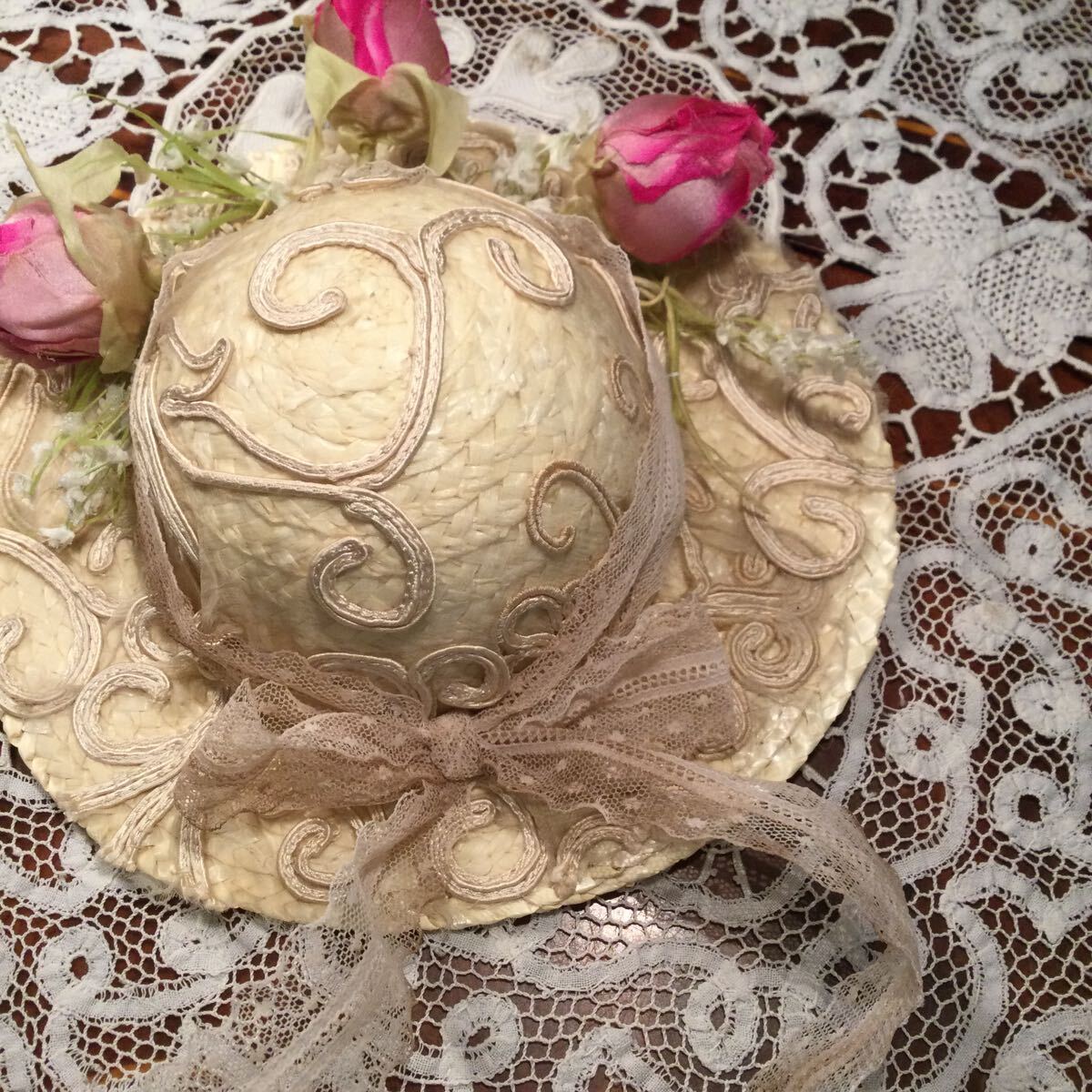 ヴィンテージ素材と染花で作られた　ドール麦わら帽子_画像4