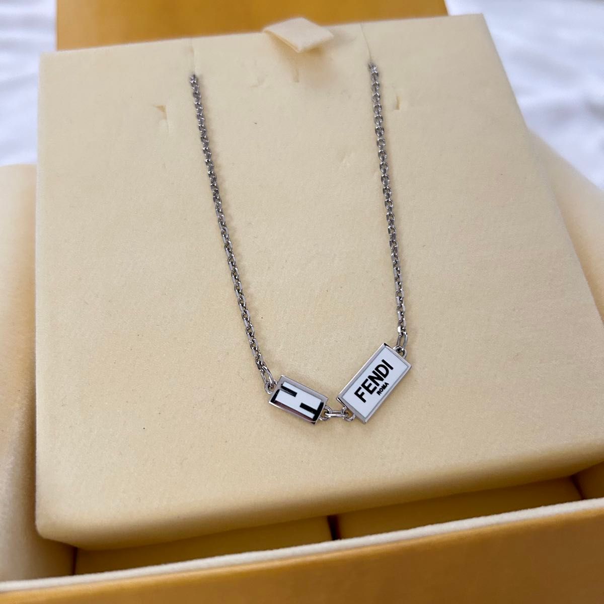 未使用品 FENDI フェンディ バゲット ネックレス チェーン 未使用品 FENDI フェンディ バゲット ネックレス チェーン