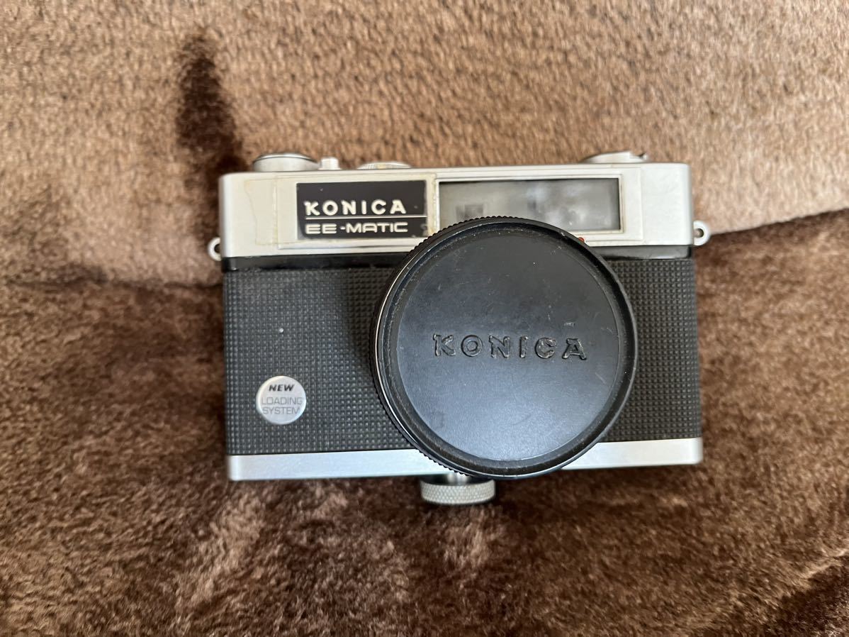コニカ　カメラ　フィルムカメラ　KONICA EE-MATIC Deluxe 770605 レトロ　ヴィンテージ　ビンテージ　ジャンク品 MADE IN JAPAN_画像1