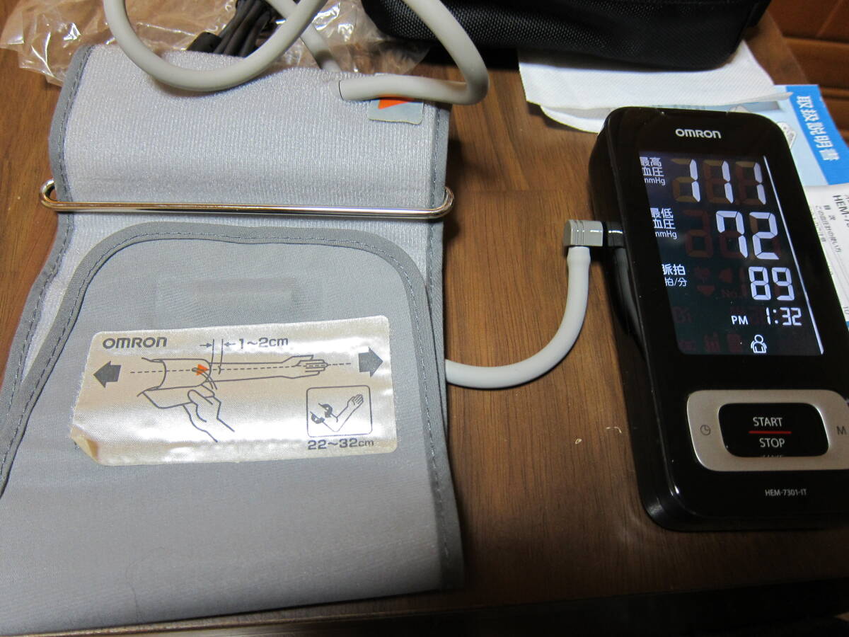 オムロン　上腕式血圧計　HEM-7301-IT　反転液晶で見易いです_画像3