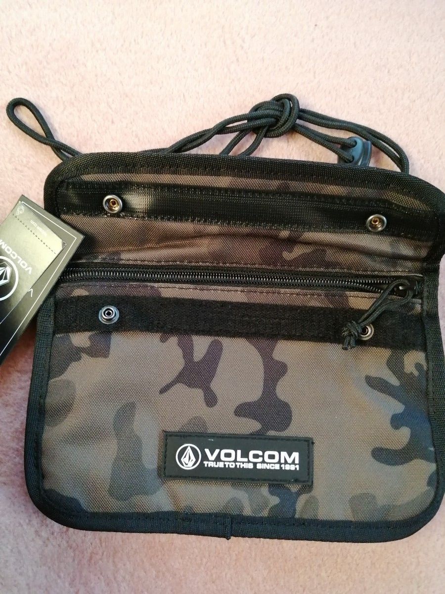 【新品タグ付】VOLCOM  迷彩柄 ショルダーバック ショルダーポーチ バッグ