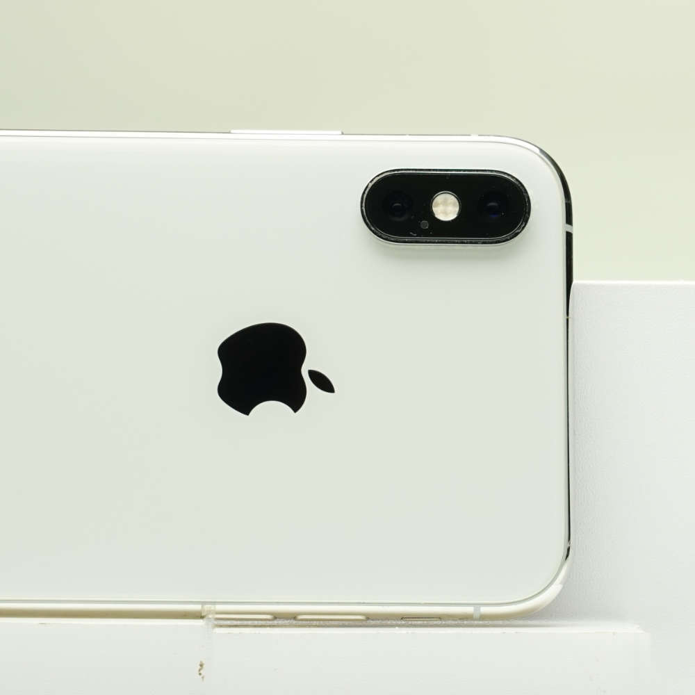 iPhone Xs 64GB シルバー SIMフリー 訳あり品 ジャンク 中古本体 スマホ スマートフォン 白ロムの画像3