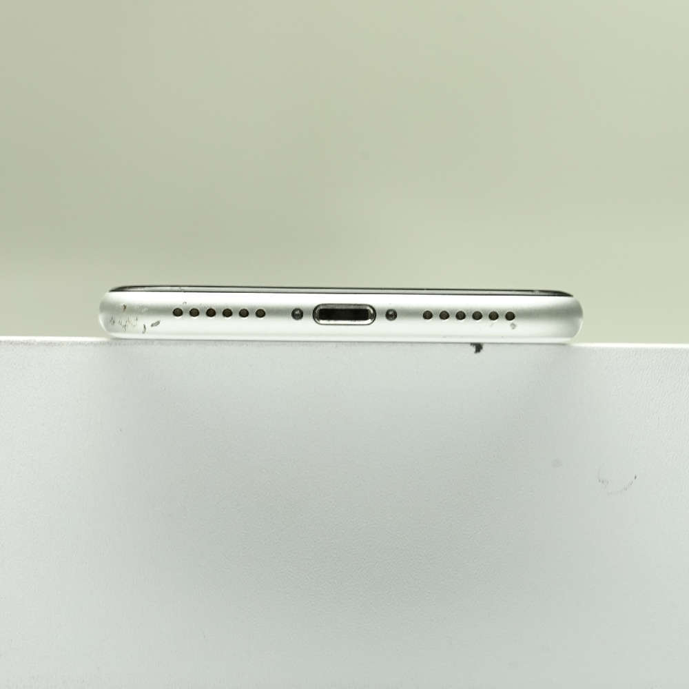 iPhoneSE2 64GB 第2世代 ホワイト SIMフリー 訳あり品 ジャンク 中古本体 スマホ スマートフォン 白ロムの画像6