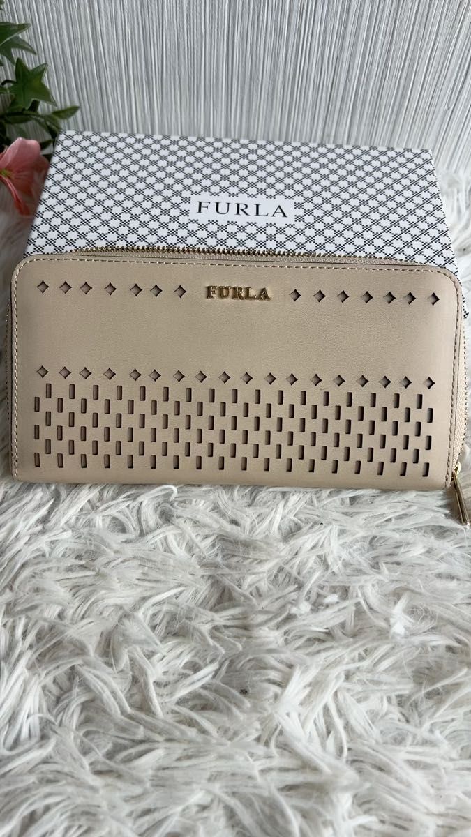 美品　FURLA フルラ　長財布　箱付き