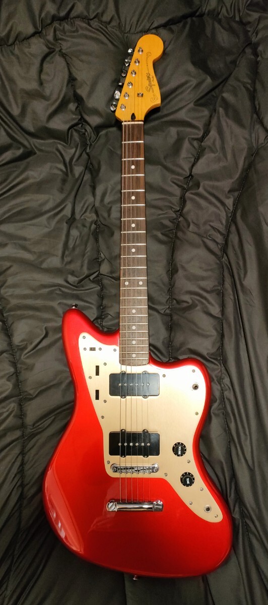 【美品】Squier Deluxe Jazzmaster ST CAR スクワイヤー デラックス ジャズマスター キャンディーアップルレッド 調整済の画像1