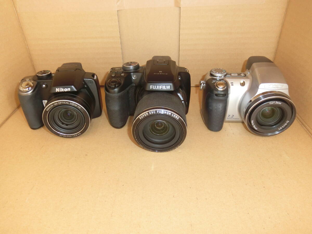 デジカメ・中古・ジャンク　3台まとめ CCD Nikon Fujifilm SONY　M_画像2