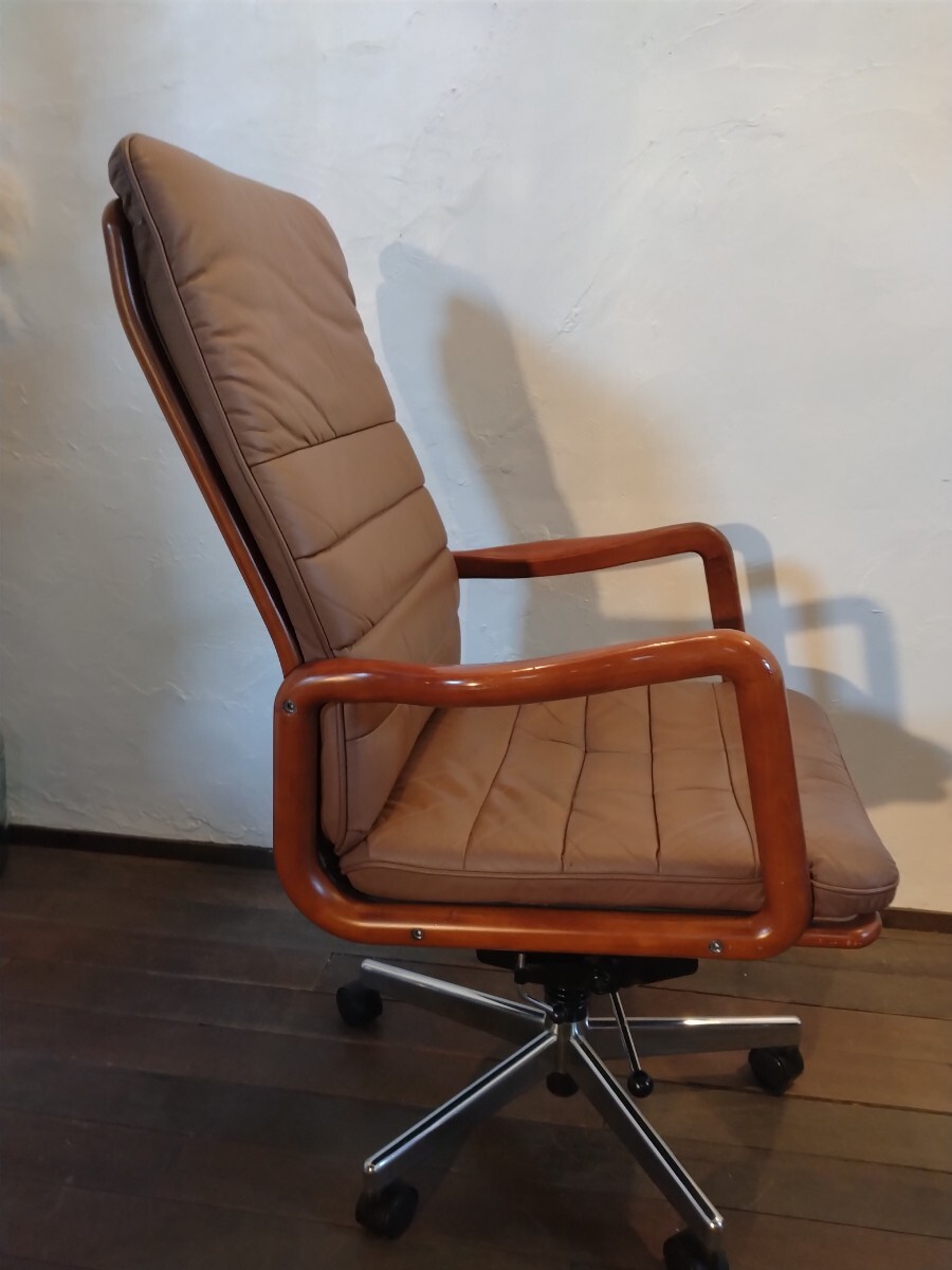 R60415-9 Karimoku made with casters . desk chair original leather Vintage height approximately 108cm width approximately 64cm depth approximately 73cm bearing surface height approximately 47~41cm bearing surface width approximately 47cm