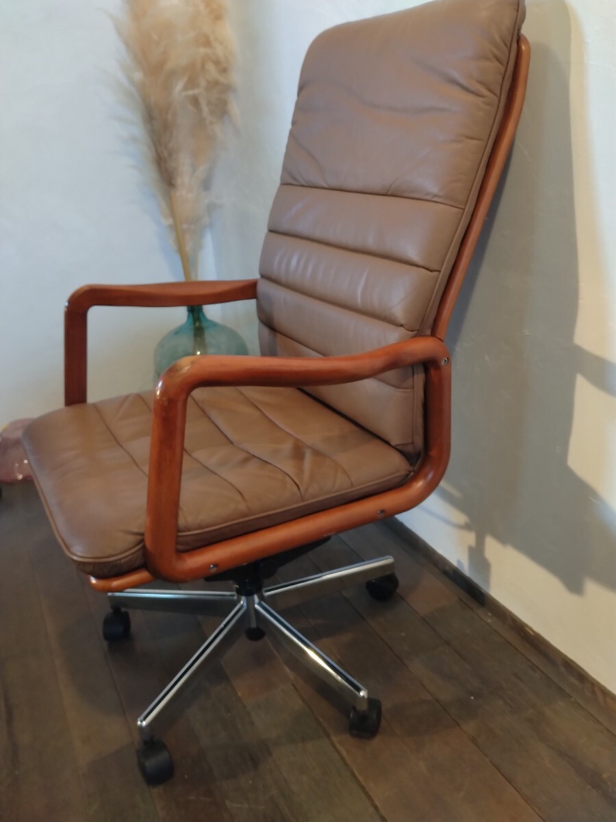 R60415-9 Karimoku made with casters . desk chair original leather Vintage height approximately 108cm width approximately 64cm depth approximately 73cm bearing surface height approximately 47~41cm bearing surface width approximately 47cm