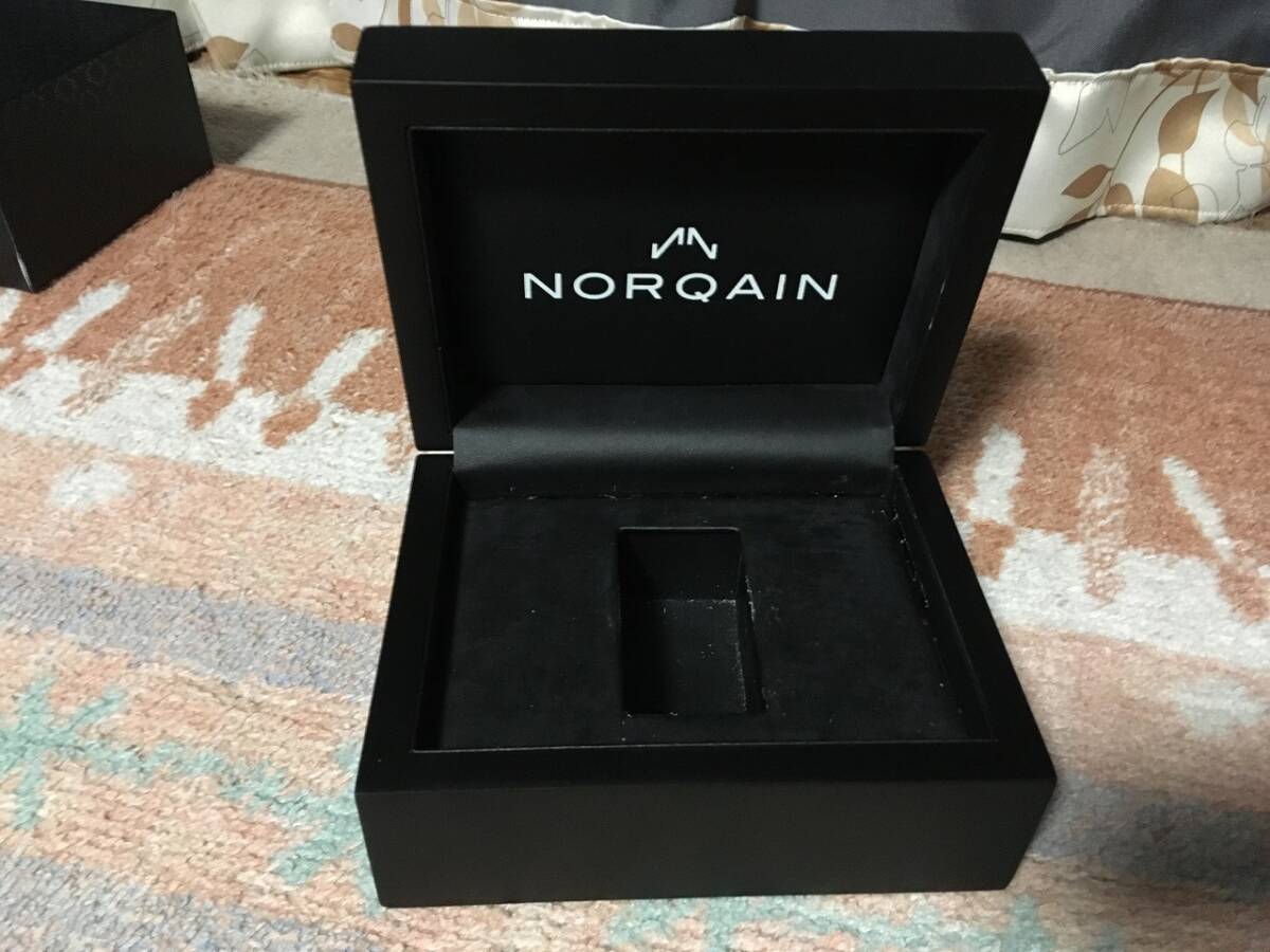 ジャンク　ノルケイン　NORQAIN　純正時計ケース箱　（枕や内側に痛み、汚れ、剥がれがあります）送料込み　_画像3