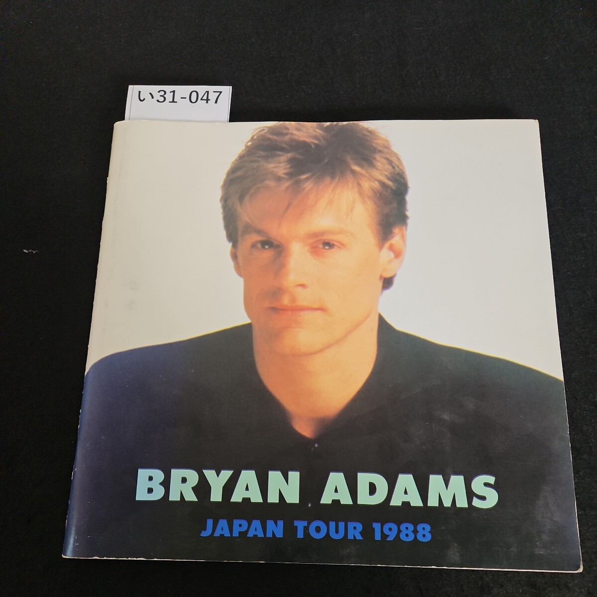 い31-047 BRYAN ADAMS JAPAN TOUR 1988 パンフレット_画像1