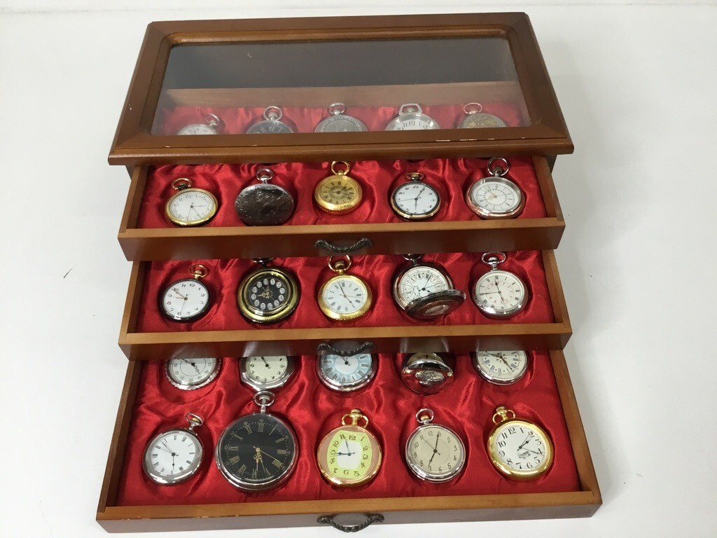 ●IS004-100 ④ Hachette / アシェット 蘇る古の時計 懐中時計コレクション 不動 懐中時計30個 専用ケース 三段 木箱 クオーツ QZの画像2